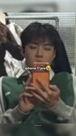 sehun's mirror selfie💙🧡the quality??😭 #ohsehun #sehun #sehunedit #exo #fyp 