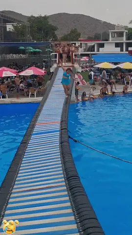 They should stay in the water today🏊‍♂️🤣 #puenteextremo#aqualandia #viral#fail #fyp 