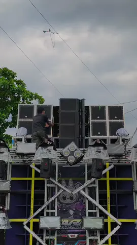 Minimalis mbois 😎 @aramusicjombang #karnavalgrogol #grogoldiwekjombang #jombang24jam  #viralfyp #fyp 