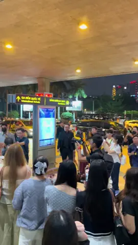 Đi đón Long Quyển Phong về Việt Nam 🫶 🇻🇳#cothienlac #louiskoojessicahsuan #hongkong #vietnam 