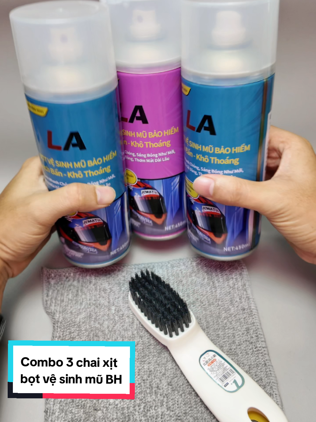Chai xịt bọt vệ sinh khử mùi mũ bảo hiểm nhanh chóng, sạch khuẩn, giúp hạn chế gây nổi mụn nấm móc da đầu, sạch bẩn, khô thoáng, combo 3 chai được tặng kèm bàn chải, khăn lau, bác nào cần thì tham khảo nhe, cảm ơn các bác! #giatkhomubaohiem #vesinhmubaohiem #mubaohiem #nonbaohiem #xitbotvesinhmubaohiem