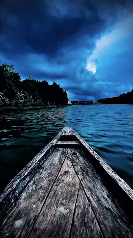 সূর্যাস্তের রঙে রাঙা নদী, এক অপরূপ দৃশ্য। 🫵😨 #sky #anfreezemyacount #viral_video_tiktok #fyp #trending 