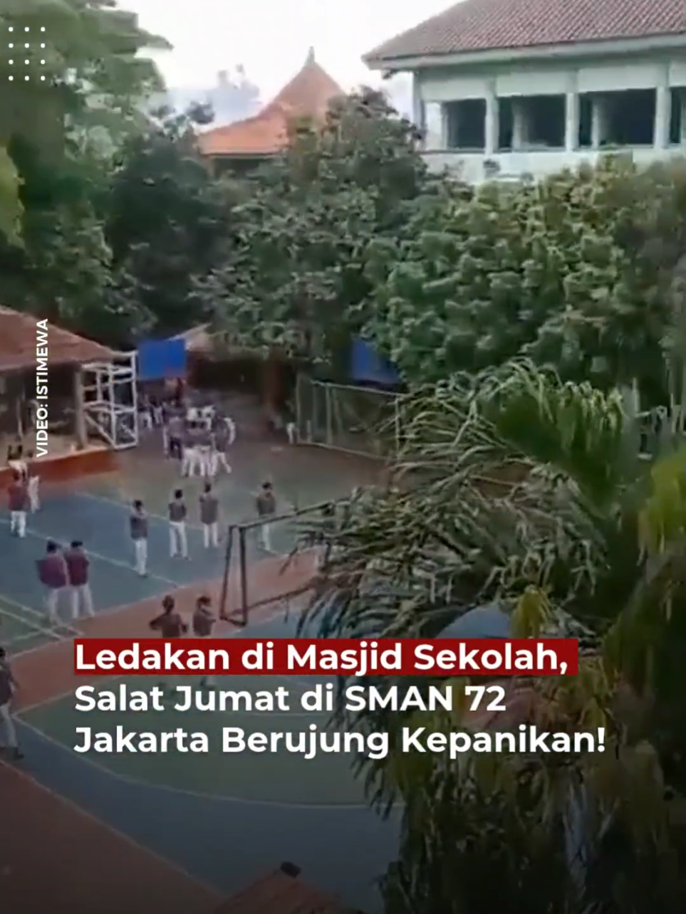 Suasana khusyuk Salat Jumat di Masjid SMAN 72 Jakarta mendadak berubah panik saat ledakan terdengar dari dalam area masjid pada Jumat (7/11/2025) sekitar pukul 12.30 WIB. Delapan orang dilaporkan mengalami luka-luka akibat peristiwa mengejutkan ini. Tim gabungan dari TNI AL, damkar, dan kepolisian langsung bergerak cepat mengamankan lokasi. Akses menuju masjid kini ditutup sementara, sementara proses investigasi masih berlangsung untuk mencari penyebab ledakan. #KoranJakarta #LedakanJakarta #SMAN72 #BreakingNews 
