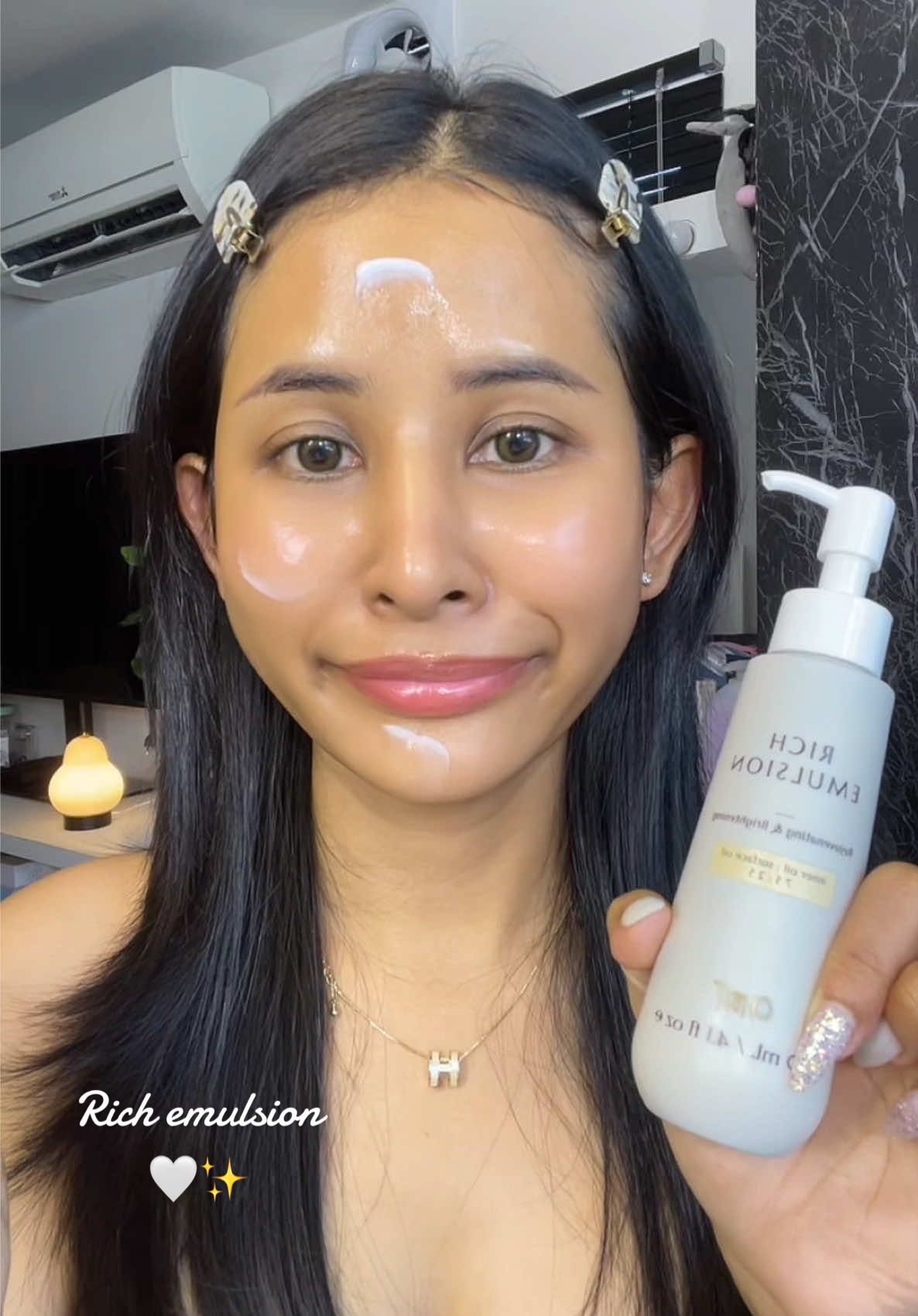 ผิวชุ่มชื้นเนียนใส 🤍👀 #ใบมินต์ผิวแทน #มอยเจอร์ไรเซอร์พี่ฝุ่ง #มอยซ์เจอร์ไรเซอร์ #amtskincare 