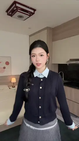 FAYE TOP | SWEET FALL  LOOK 🍁 Trở nên xinh xắn và ngọt ngào hơn bao giờ hết cùng set đồ best seller nhà Ara . Một chút dịu dàng, một chút năng động, đủ để nàng “fall in love” ngay từ cái nhìn đầu tiên ✨ #AraStore #FayeTop #falloutfit 