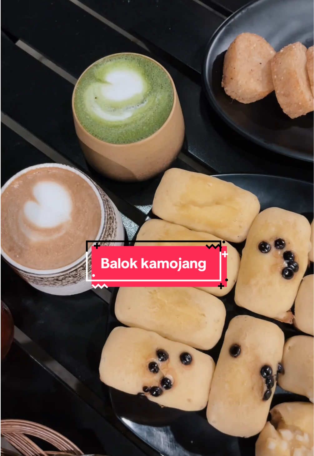 Balok kamojang malem2 setelah hujan 😍 syahduu bgt.. 📍jl. Patrol kec. Ibun majalaya #balokkamojang #cafemajalaya #kulinerbandung #kulinermajalaya #jembatankuningkamojang 