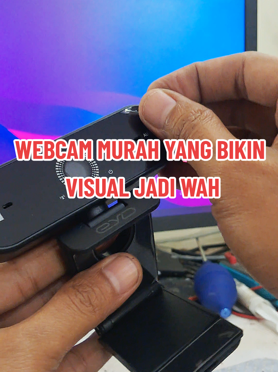 Buat livestreamer atau video conference, visual dan audio ada bagian yang sangat penting, apalagi dengan fokus automatis yang dapat berpindah antara objek dengan cepat, nah di harga yang sangat terjangkau, kamu sudah bisa punya webcam tersebut. EYD PC02. Pesan sekarang mumpung ready stok dan mumpung lagi murah. #promoguncang1111 #sipalingaffiliate #webcam #livestreamer #autofocus 