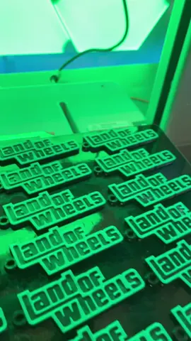 La volume mai mari scade prețul per buc 🦾#brelocuripersonalizate #brelocuri #brelocpersonalizat #designgrafic #3dprint 