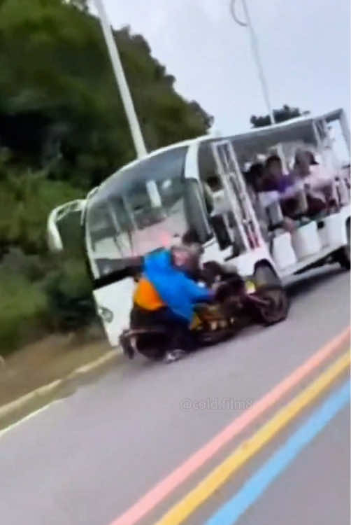 #fyp #usa🇺🇸 #unlucky #accident #danger #foryoupage #funny #funnyvideos #usa 