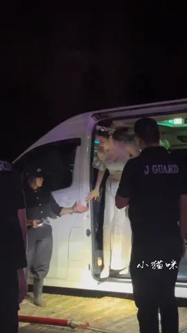 Lúc nào cũng take care em trước hết á 🥹 LINGORM LANNA CULTURE  #หลิงออมเทศกาลล้านนา #LingOrm #หลิงออม #linglingkwong #ormkornnaphat cre: @小猫咪 (douyin)