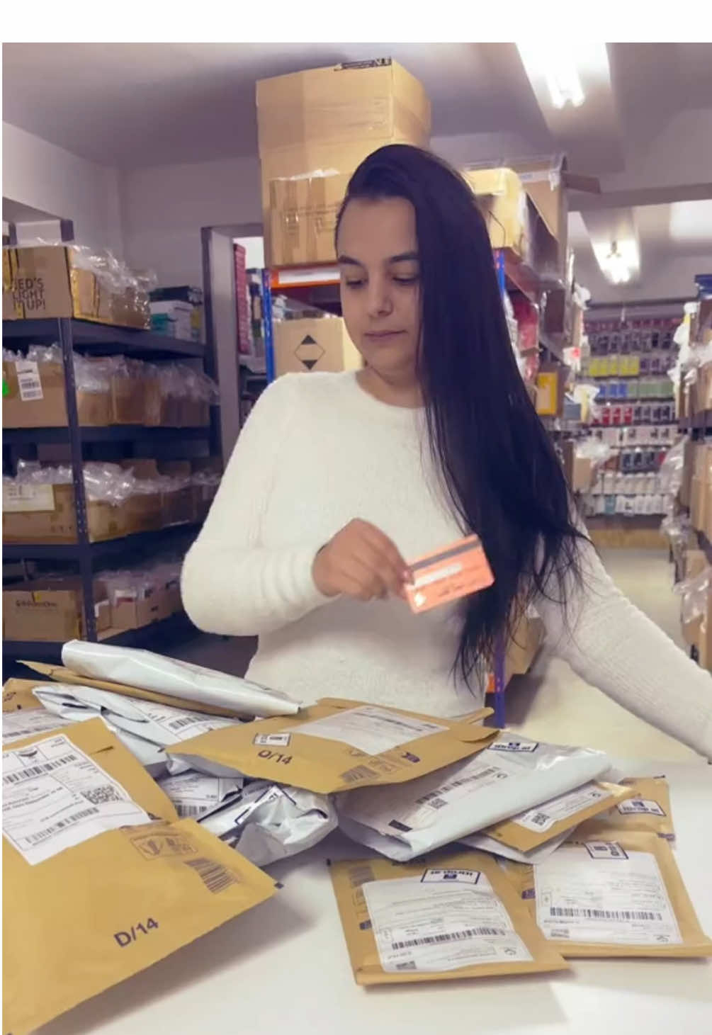 🚀 Black Friday nu e despre noroc, e despre pregătire! Astăzi vedem diferența între cei care „speră să vândă” și cei care s-au pregătit să rupă vânzările. La iDrop, fiecare reseller are campaniile live și comenzile care intră în valuri. Tu câte ai deja în cont? @emag @blackfriday @vanzarionline @Lorena💸 este pregatita 💪 #iDrop #emag #blackfriday2025 #vanzarionline #vanzarimaxime