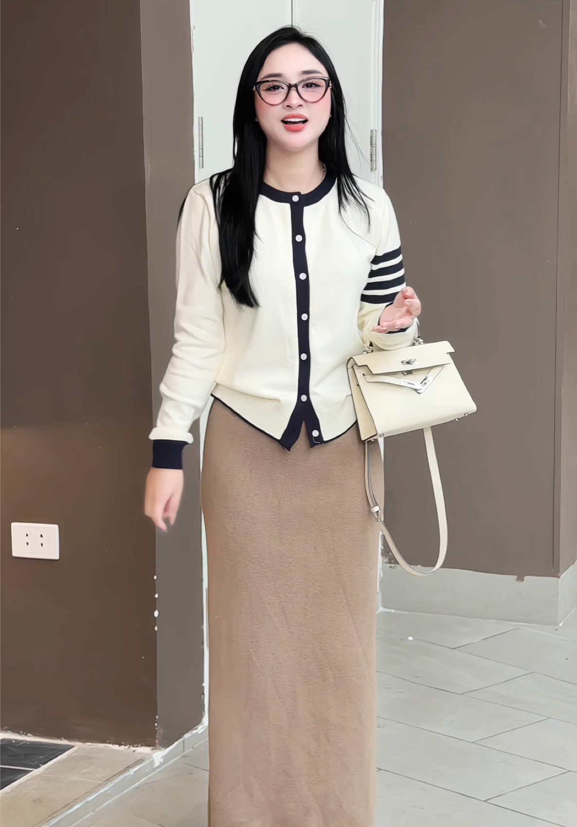 Mấy bà tranh thủ săn sale luôn kẻo hết nha #thoitrangnu #phuongthuydayyy_review #outfitcheck #chanvaylen #chanvaymaxi 