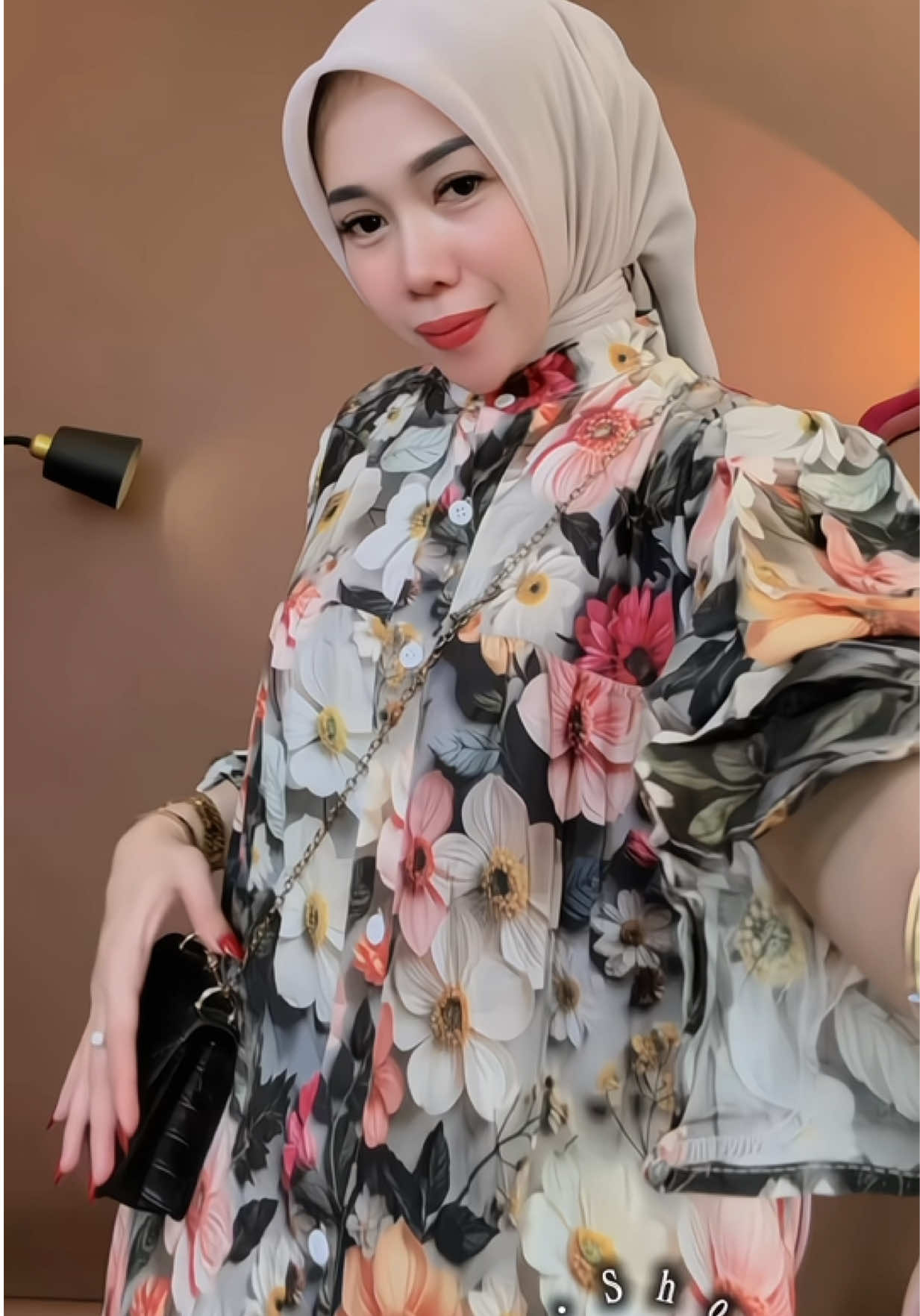 Motifnya cantik banget 🖤🩷🖤🩷 #gamiskekinian #gamispremium #gamislebaran #ootdhijabstyle 