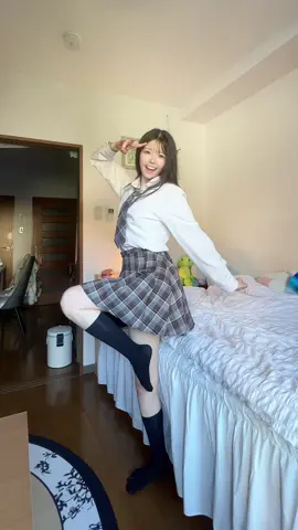 クレヨンしんちゃんで育ってきた！ みんなは何世代？ #Japanesegirl #制服 #favme #fruitszipper #fypシ 