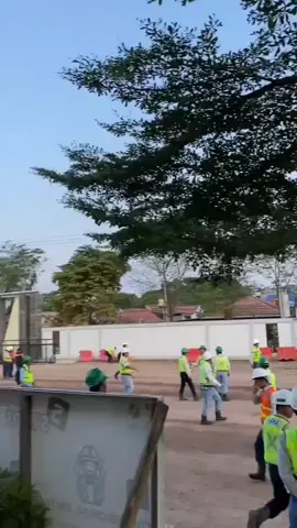 𝗟𝗢𝗪𝗢𝗡𝗚𝗔𝗡 𝗞𝗘𝗥𝗝𝗔 𝗣𝗧 𝗣𝗔𝗠𝗔 𝗣𝗘𝗥𝗦𝗔𝗗𝗔 𝗡𝗨𝗦𝗔𝗡𝗧𝗔𝗥𝗔 (𝗣𝗔𝗠𝗔) 🚜 Posisi: Beragam posisi operasional & profesional 💰 Gaji: Rp10.000.000 – Rp40.000.000/bulan 📍 Lokasi: Seluruh Indonesia Benefit yang kamu dapatkan: ✅ Gaji kompetitif + tunjangan ✅ Fasilitas kesehatan lengkap ✅ Kesempatan pelatihan & pengembangan karier ✅ Lingkungan kerja profesional dan aman Kualifikasi Umum: Usia minimal 18-45 tahun Pendidikan minimal SMA/SMK (posisi tertentu D3/S1) Sehat jasmani & rohani Bersedia ditempatkan di seluruh wilayah operasional PT PAMA #LokerPAMA #LokerPamapersada #PAMAloker2025 #LowonganKerjaPAMA #PAMAkarir #KarirPAMA #PAMAnusantara #InfoLokerPAMA #PAMAjobs #LokerTambangPAMA #KerjaDiPAMA #Loker2025 #FYPpama #LokerViralPAMA #KarirTambangPAMA #masukberanda #lewatberanda #fyppppppppppppppppppppppp 