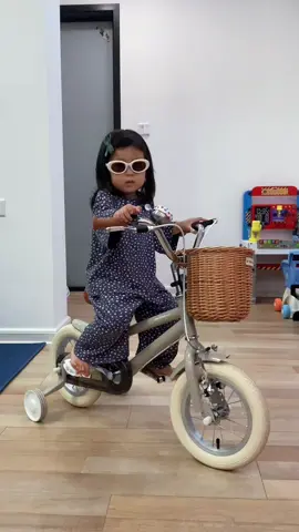 Baozhu's first day of learning to ride a bike.#pearl #parel #baozhu #funny #fyp #cute 