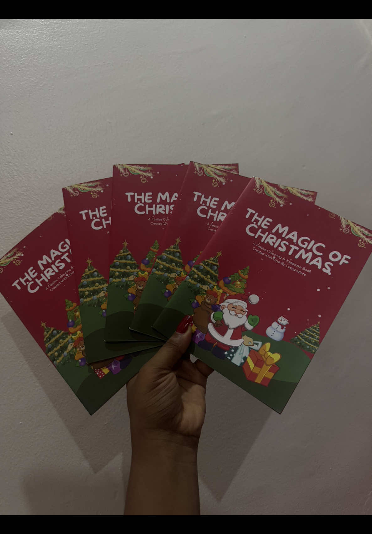 Available to shop 🛍️  Christmas book & coloring pencil OR crayon - 10k only! 