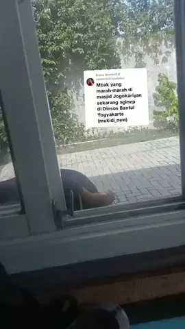 Membalas @semestatinjunews  Kasihan Mbak yang marah-marah di masjid Jogokariyan sekarang nginep di Dinsos Bantul (mukidi_new) Sumber Vidio : Merapi_ Uncover  #semestatinjunews 