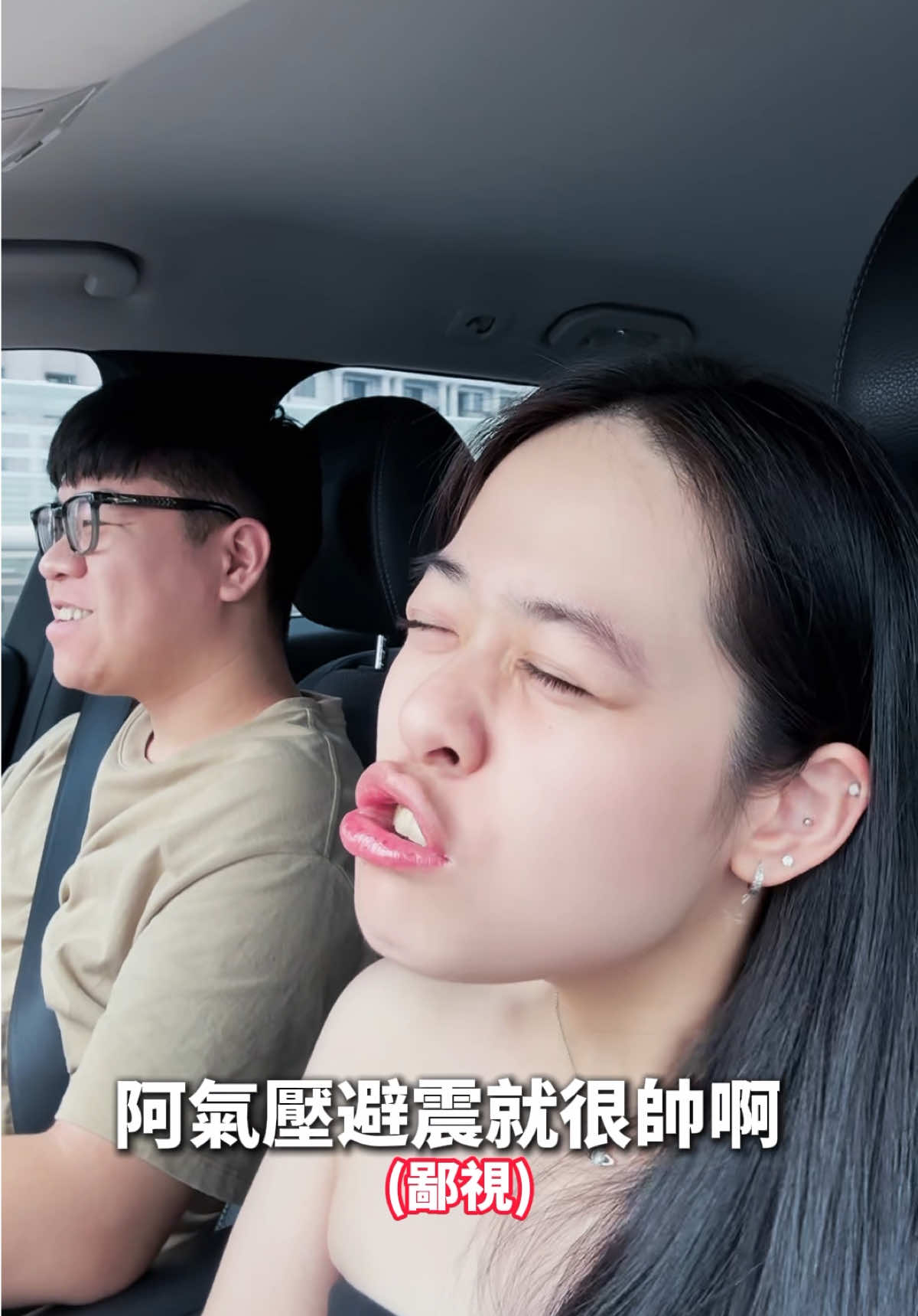 破車系列第六集… 破車到底什麼時候要拿去賣賣掉🙄🙄 #美女與野獸 #情侶日常 #賓士 #破車 #氣壓避震 