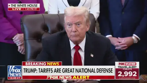 President Trump confirms if the Supreme Court strikes down his tariffs, America will have to pay back TRILLIONS “We’re taking in trillions. European union $950 billion. Japan $650 billion. South Korea $350 billion!” Do the RIGHT THING!