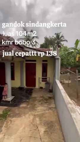 #cimahi  #sindangkerta  #semuaorang .  Kp gandok Rt 0 Rw 09 desa Cikadu kec Sindangkerta  Keterangna rumah luas tanah 110m2 kamar 3 ruang tamu 1 ruang makan 1 ruang dapur 1  Toilet 1 ruangan kosong 1  Rp. 139
