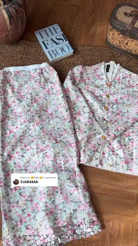 Replying to @🌼Baby🌼  Harini min tunjuk close-up detailing Azura Kurung untuk ketiga-tiga colour memang jelas nampak jahitan halus, potongan kemas & finishing yang buat Azura nampak extra mewah bila dekat 😍✨ So now min nak tahu… Korang suka tak collection yang detail macam ni?Drop sikit jawapan kat bawah, min nak tengok ramai ke geng Azura ni 👇🏻💫 . #p#preraya2026p#prerayaasikinahmadsignaturecasarubiahcomeback