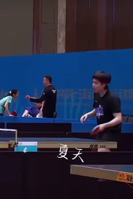 🏓: Đừng có la nữa, teo tự nhảy qua lưới liền nè, ồn hết cả bóng 🤣 #wangchuqin #tabletennis #shatou 