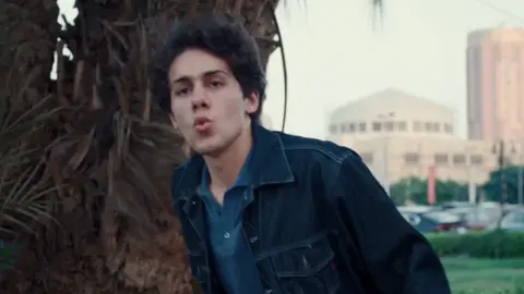 أمال انا ايه! #ولنا_في_الخيال_حب #احمد_السعدني #مايان_السيد #سينما #افلام 