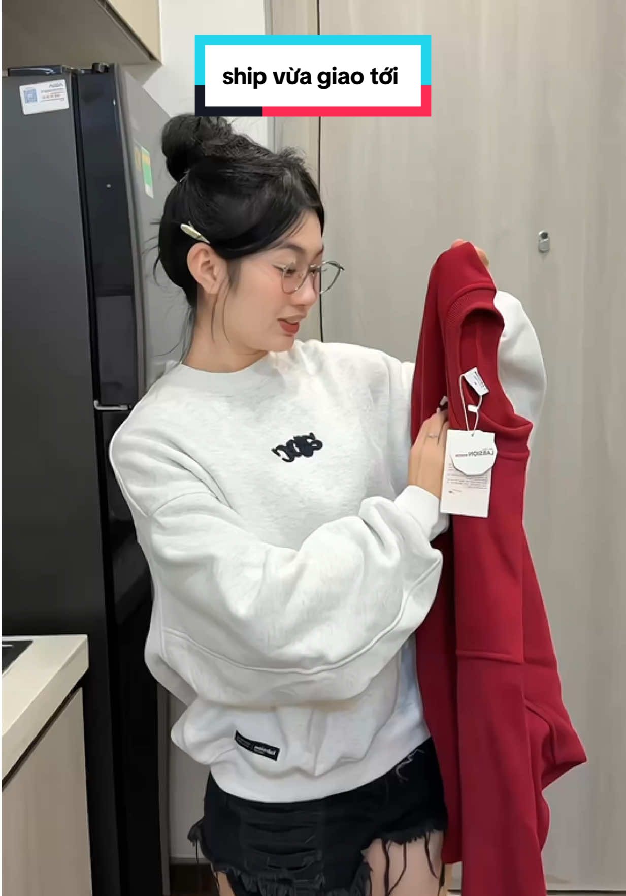 Áo sweater xinh xỉu luôn 😚 vừa ấm vừa dễ phối outfit cực 💕 #ngocanhchibi #ngocanhoi #aosweater #aothudong #aonu  