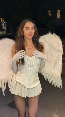 Welcome in my most beautiful year of my life, living the dream of a Victoria Secret Angel last halloween 🎃 😇 #dreamgirl #angel #angelgirl #victoriasecret #cosplaygirl 