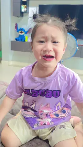 เอ่ออออ มีใครช่วยผมได้บ้างฮะ ลูกแย่งโทรทัศพ์ จะดูพี่เพิ้ด 😂😂 #PerthSanta #เพิร์ธแซนต้า 