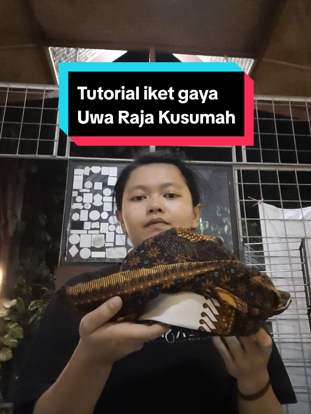 Membalas @holispeople mangga nyanggakeun manawi versi simpelna. Hapunten @uwa.raja.kusumah bilih teu sami, maklum ciri sabumi cara sadésa, mugi janten bahan diajar baé kanggo balaréa. 🙏🏻😊 #tutorialiketsunda #uwarajakusumah #iketsunda #totopongsunda 