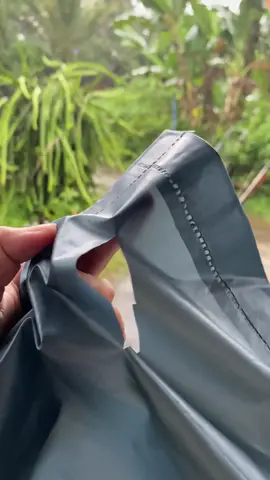 Jas hujan Robek jangan keburu di buang, pakai lem ini jadi hemat gak perlu beli jas hujan baru #promoguncang1111 #jashujan #penambaljashujan #lemjashujan #fyp 