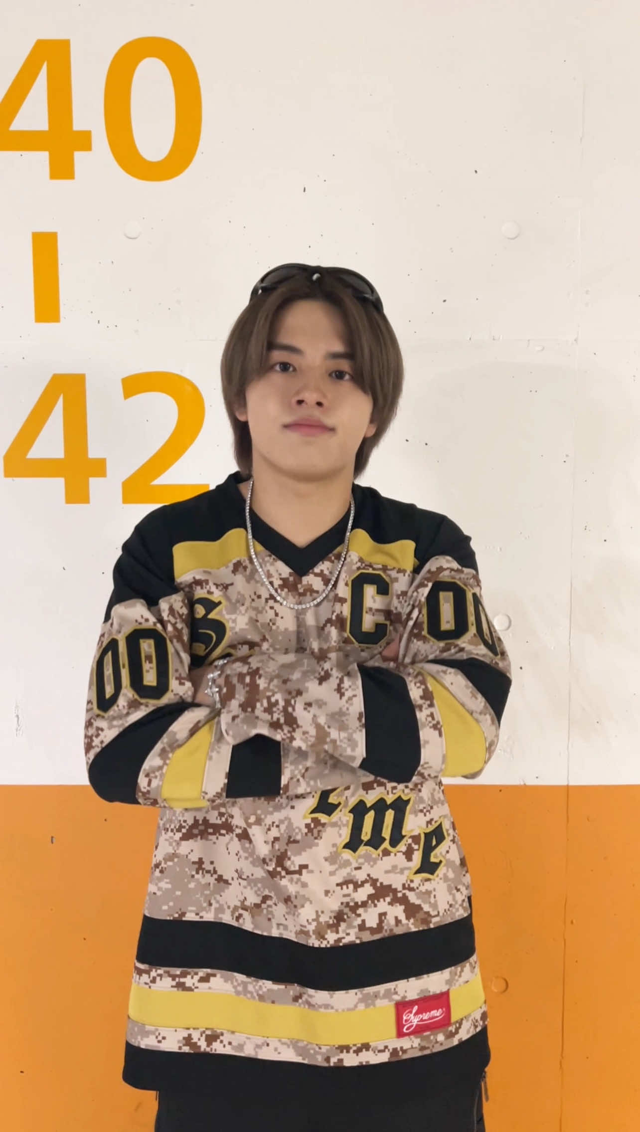 洋服と同じ黄色の壁で撮ってみたよ🕺 #dance #TOBE_ISSEI