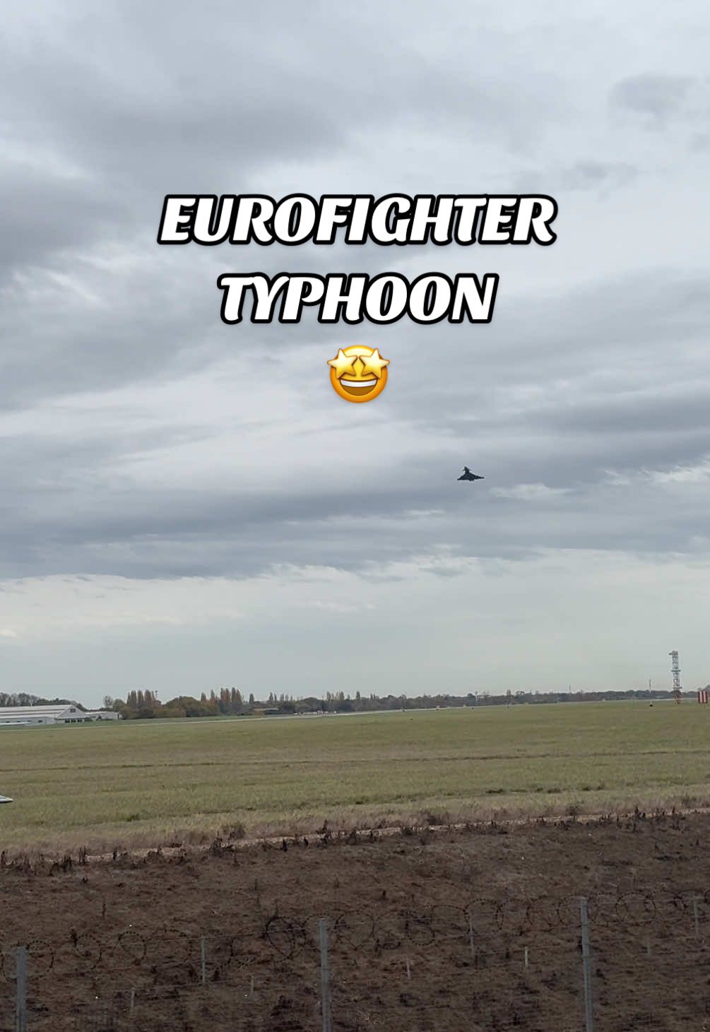🔊 SOUND UP ⬆️  Who else caught this RAF Eurofighter Typhoon performing a ‘practice divert’ yesterday? 👀  #LondonSouthendAirport #FlyLondonSouthend #SouthendOnSea #EurofighterTyphoon #AvGeeks 