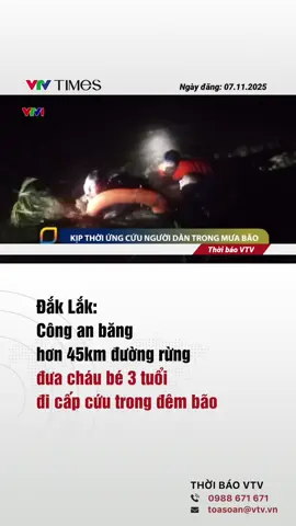 Trong đêm bão Kalmaegi (bão số 13) đổ bộ, cháu gái 3 tuổi ở Đắk Lắk đột ngột đau bụng dữ dội. Gia đình bất lực vì không ai dám ra ngoài, lực lượng công an xã đã băng rừng, xuyên qua tâm bão để đưa cháu bé đi cấp cứu an toàn. #vtvtimes #tiktoknews #kipthoi #cuunguoidan #muabao 