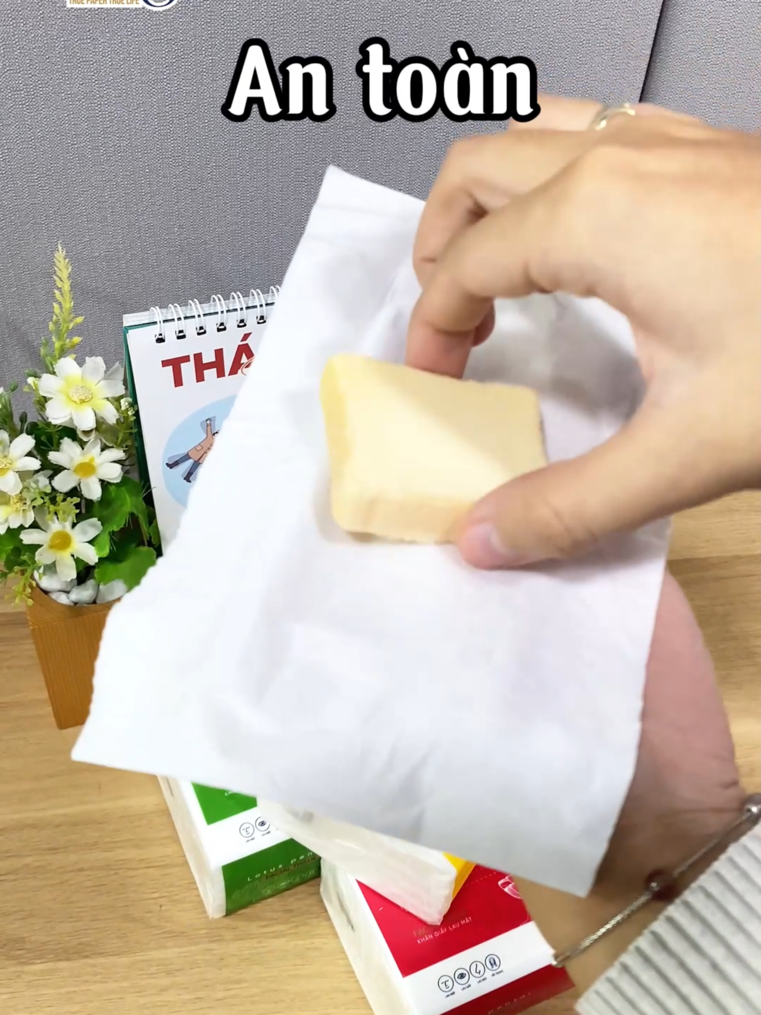 Khăn giấy Posy lotus có 300 tờ 3 lớp mỗi gói, an toàn khi tiếp xúc trực tiếp với thực phẩm #posy #sale #dealhot #chatluong #combo #chuanquocte #nhamaygiayxuonggiang #antoan #giaylua