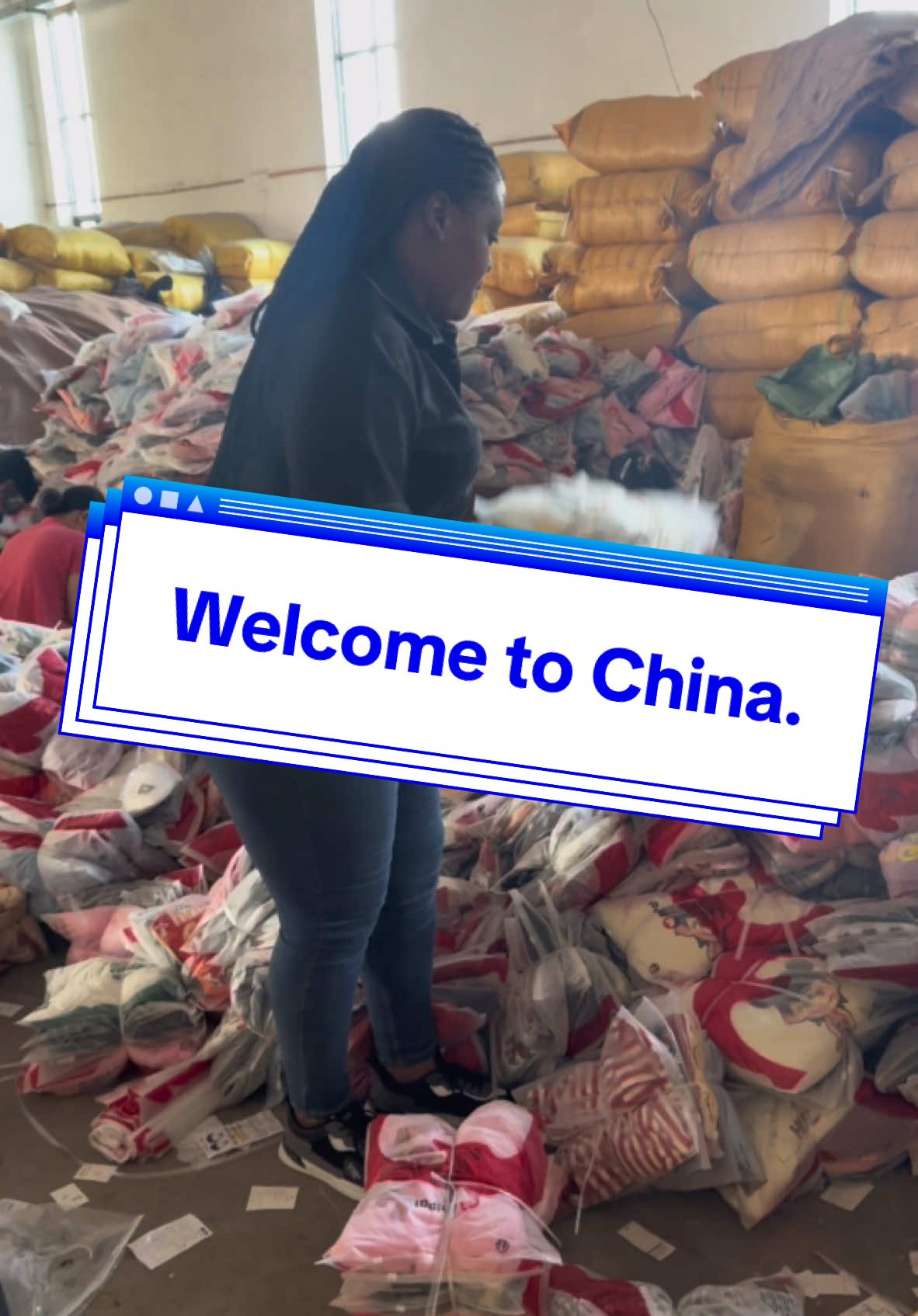 Welcome my customers to my warehouse🤝，If you want beautiful and cheap clothes, you can contact me, high quality and cheap, very good👍#china #foreigner#Ghana#Nigeria#africa#Wholesale#Clothes.
