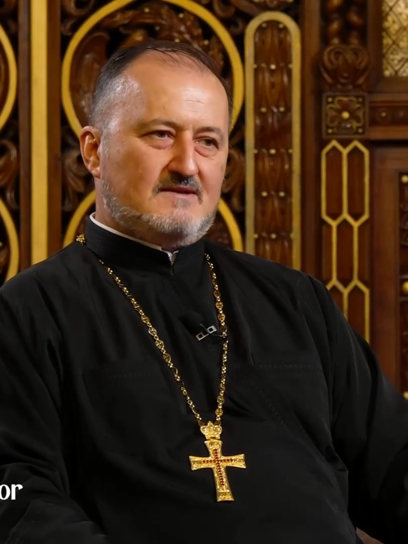 „Când a trecut la Domnul, părintele Ilarion Argatu a văzut în jurul capului său o aureolă de lumină!” Viața plină de suferințe a părintelui Constantin Sârbu i-a adus în final harul sfințeniei. O mărturisire în acest sens o aflăm de la părintele Ilarion Argatu. „Aceasta este cununa de martir!” ▶Urmăriți aici ediția integrală: https://tinyurl.com/4w2ztfs4  #credinta #canonizare #rugaciune #suferinta #smerenie #preot #sfant #ViataParohiilor #TRINITASTV