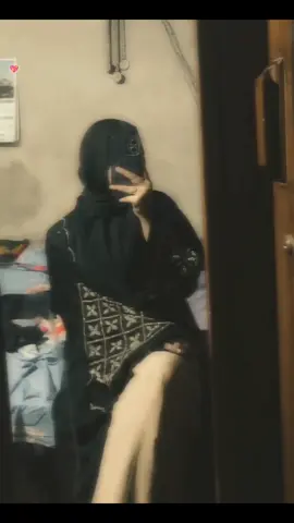 - উপস্থিতির কদর না করলে দূরত্ব বাড়িয়ে  দেওয়া ভালো..😊❤️‍🩹