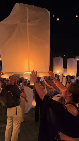 Fêtes des lanternes en Thaïlande, Chiang Mai #chiangmai #yipeng #lanternesthailande #thailande #francaisenthailande 