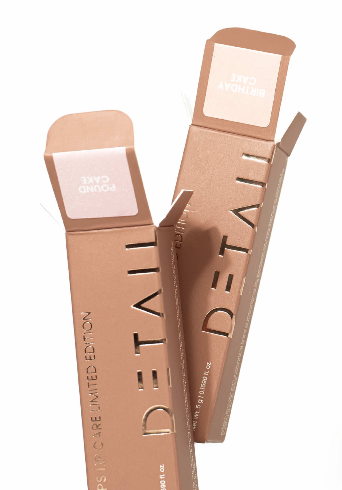 The same lip care formula you love, now with a dash of sweetness and a sprinkle of shimmer. Introducing 𝙅𝙀𝙇𝙇𝙔 𝙇𝙄𝙋𝙎 𝘓𝘪𝘮𝘪𝘵𝘦𝘥-𝘌𝘥𝘪𝘵𝘪𝘰𝘯 𝘓𝘪𝘱 𝘊𝘢𝘳𝘦. Infused with a blend of Macadamia Oil, Sunflower Oil, Shea Butter, and Vitamin E for lasting hydration and a bouncy pout. Comes in two formats ✨ #DetailCosmetics #IntentionalBeauty 