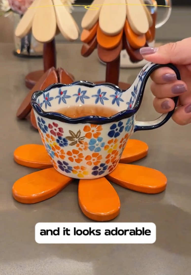 The Christmas tree trivet that does more than you think 🎄🔥 #ChristmasTreeTrivet #WoodenTrivet #HeatResistantDecor #KitchenDecor2025 #HomeDecorFind #HolidayTableStyling #FunctionalDecor #StackableTrivet #KitchenMustHave #DecorAndFunction