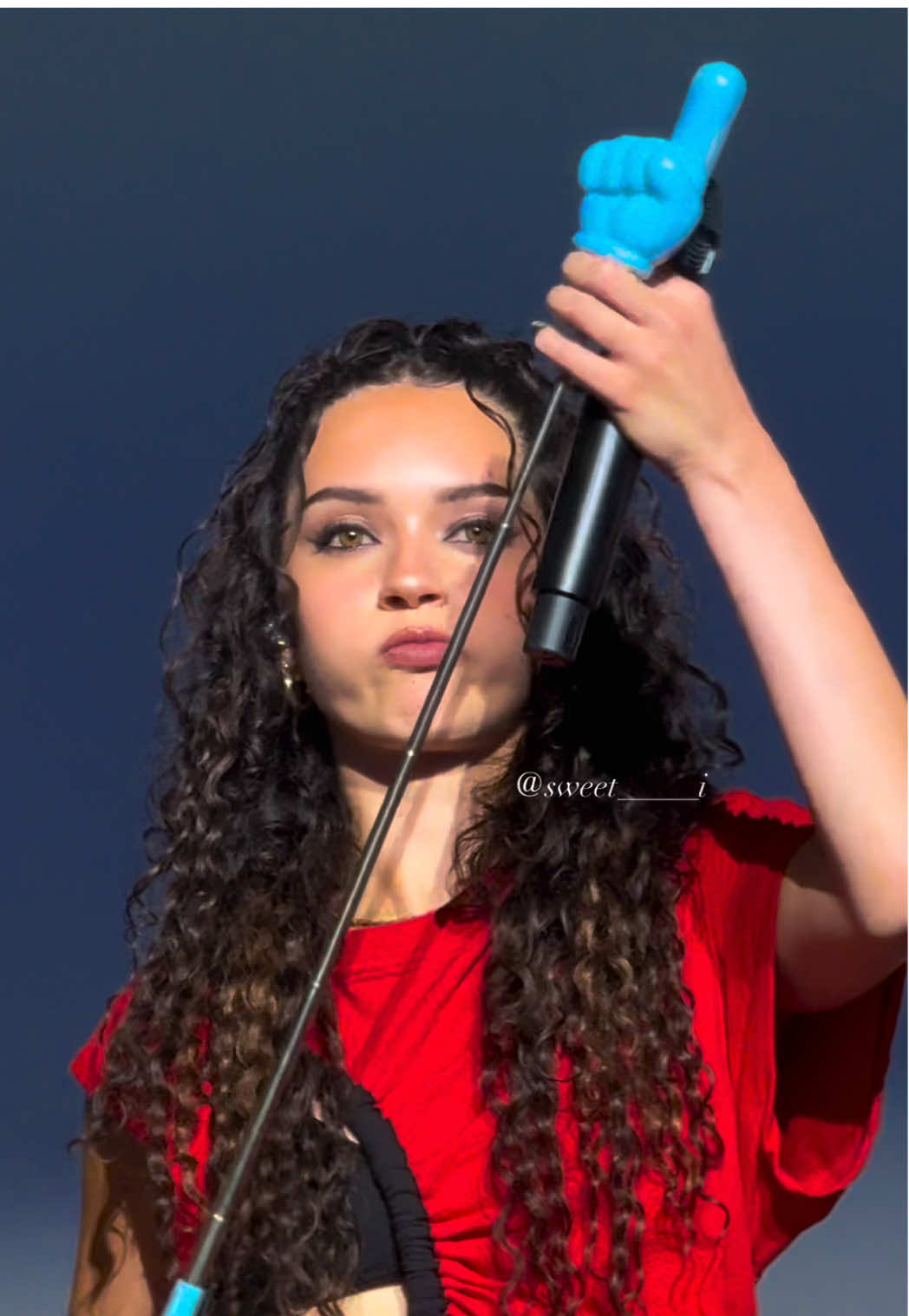 Daniela's facial expression is everything💘and her eyes are beautiful🥹@KATSEYE @daniela avanzini 