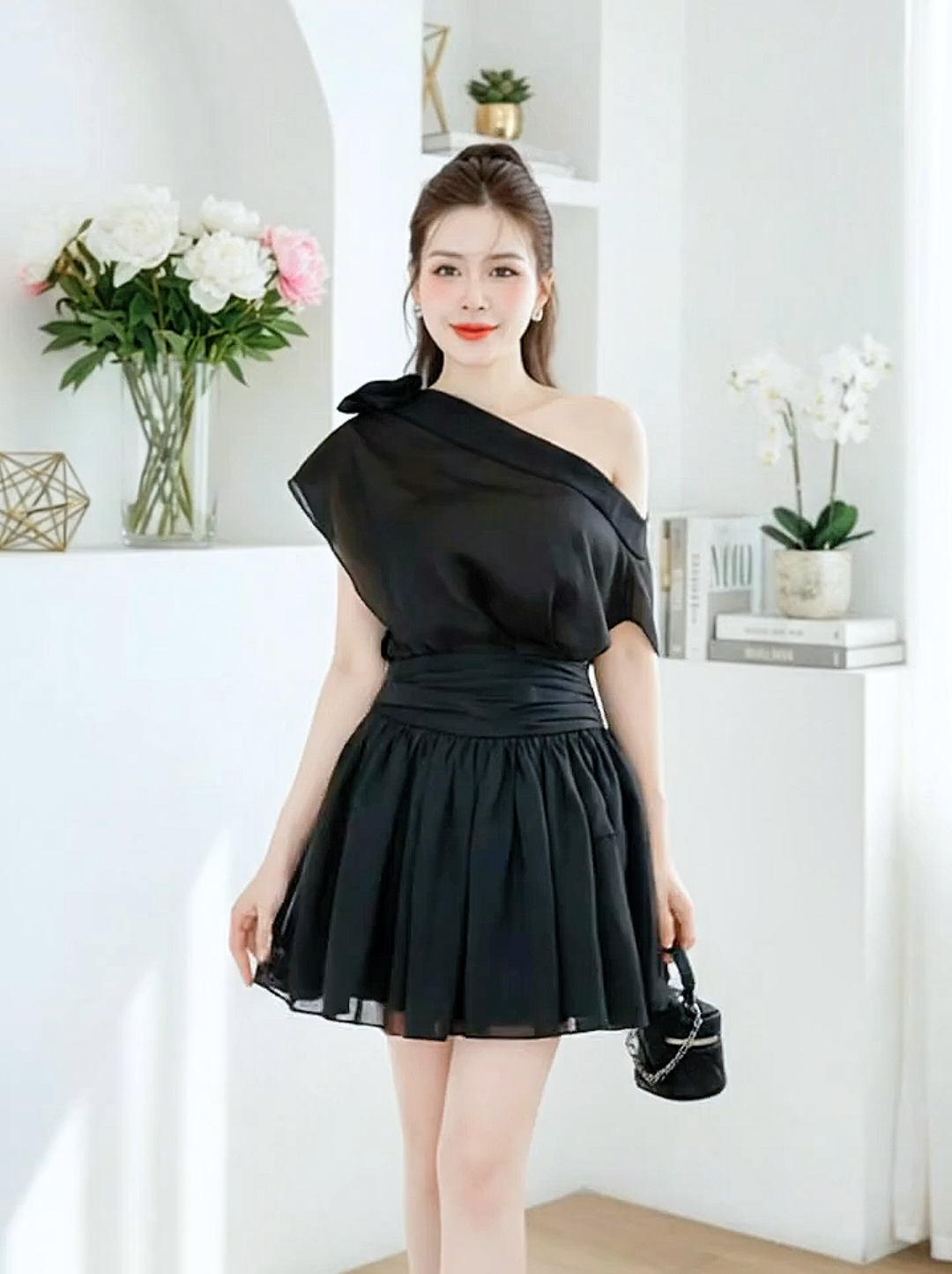 🌹 “Chiếc váy này như một câu chuyện cũ, mình đọc mãi không chán. Vì trong từng nếp gấp, vẫn còn chút gì đó của mình – của những ngày đã qua, và cả hôm nay.”  #thoitrangnu #thoitrang #vaydutiecsangchanh #vaydutiec #xuhuongtiktok 