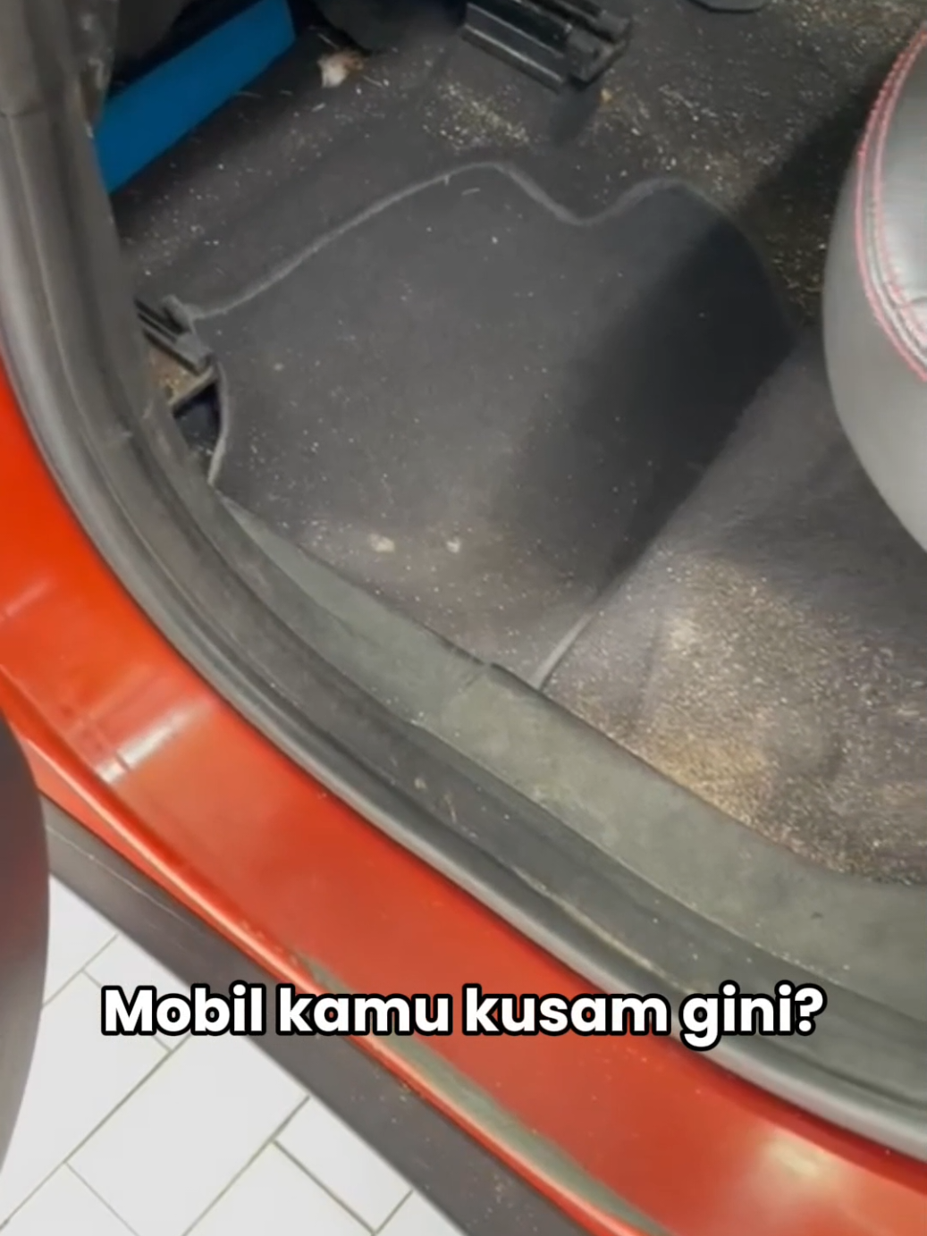 interior kamu kusam kayak gini?? gass ambil produk ini @solusicare_ #perawatanmobil #pengkilapmobil #solusiautocare #viral #fyp 