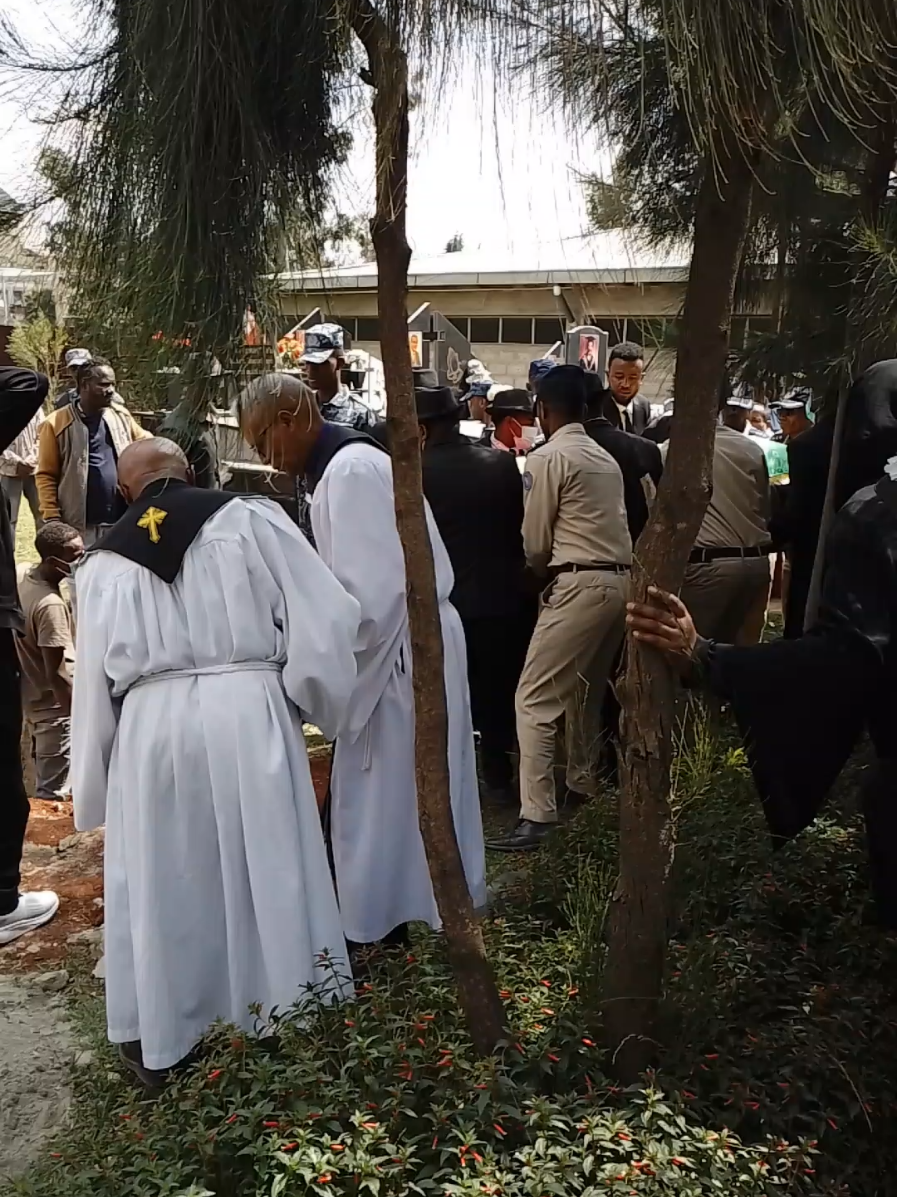 እንግዲህ ተጠናቀቀ ይኸችው ናት ህይወት ኪዩ ነብስ በሰላም ትረፍ አህቴ።