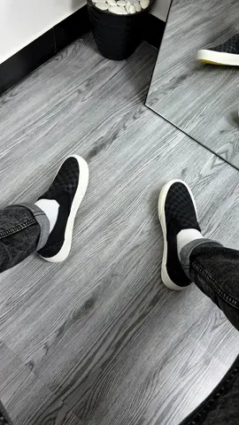 Sepatu slip on sneakers kasual pria #sepatusneakers #sepatukasual #slipon 