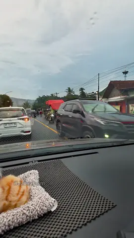 Baru Aja Terjadi Kecelakaan Sebuah motor Vario merah masuk bokong Truk yang sedang dalam perbaikan Roda. lokasi Gondoriyo jln raya Ambarawa #kecelakaan #ambarawa #infoterkini #terjadi #laka 