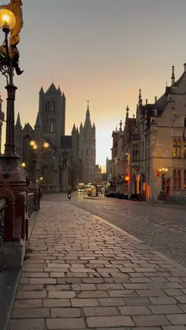 Early morning in Ghent🤎🍂🌇🍁zal ik een avond vieuw bij doen🤔 #Ghent #fyp #autumn #morning #korenmarkt 